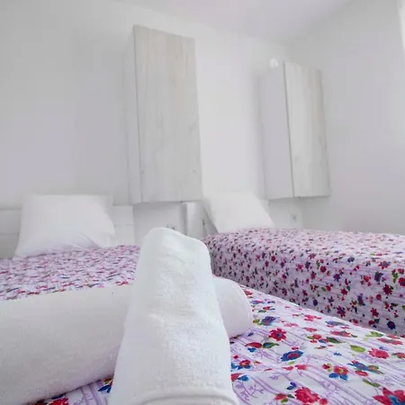 Kamp Mara Mobile House Ivana Appartement