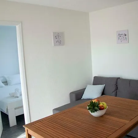 Apartment Kamp Mara Mobile House Ivana